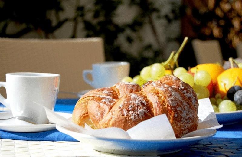 Hotel Ristorante Meson Feliz تيراتشينا المظهر الخارجي الصورة